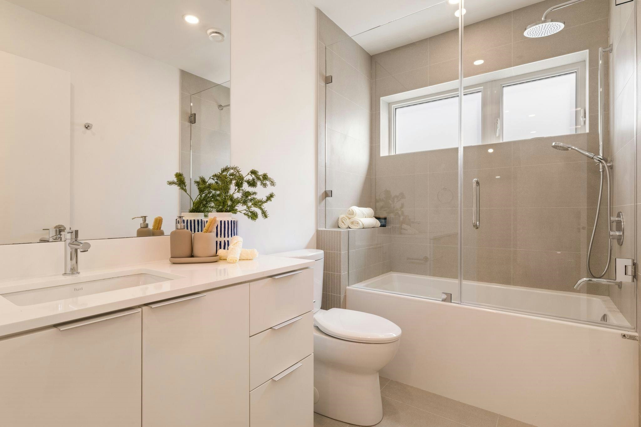 2790 Cambridge Street, Vancouver, BC, V5K 1L7 - 13