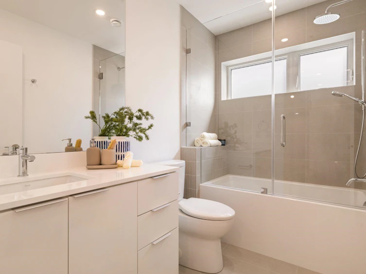 2790 Cambridge Street, Vancouver, BC, V5K 1L7 - 13