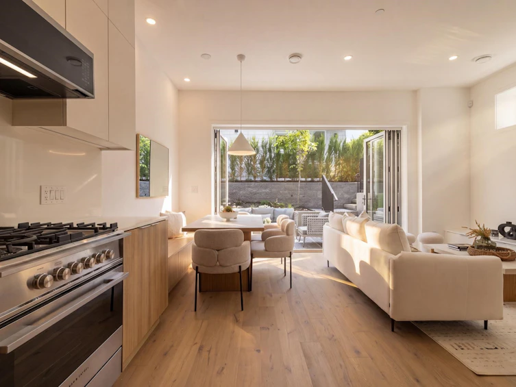 2790 Cambridge Street, Vancouver, BC, V5K 1L7 - 5