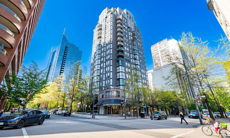907-811 Helmcken Street