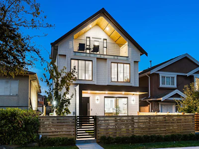 1-2211 Mannering Avenue - 2