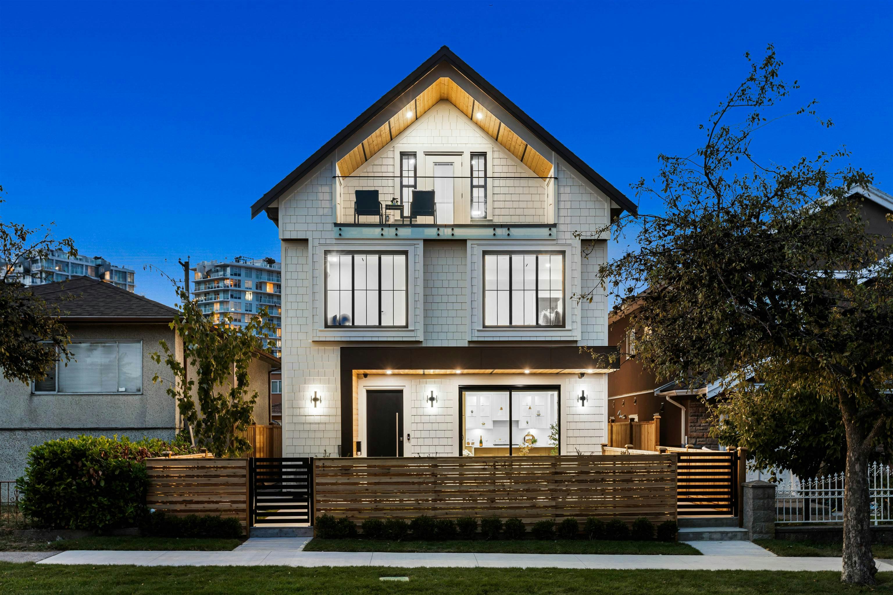 1-2211 Mannering Avenue, Vancouver, BC, V5N 3C5