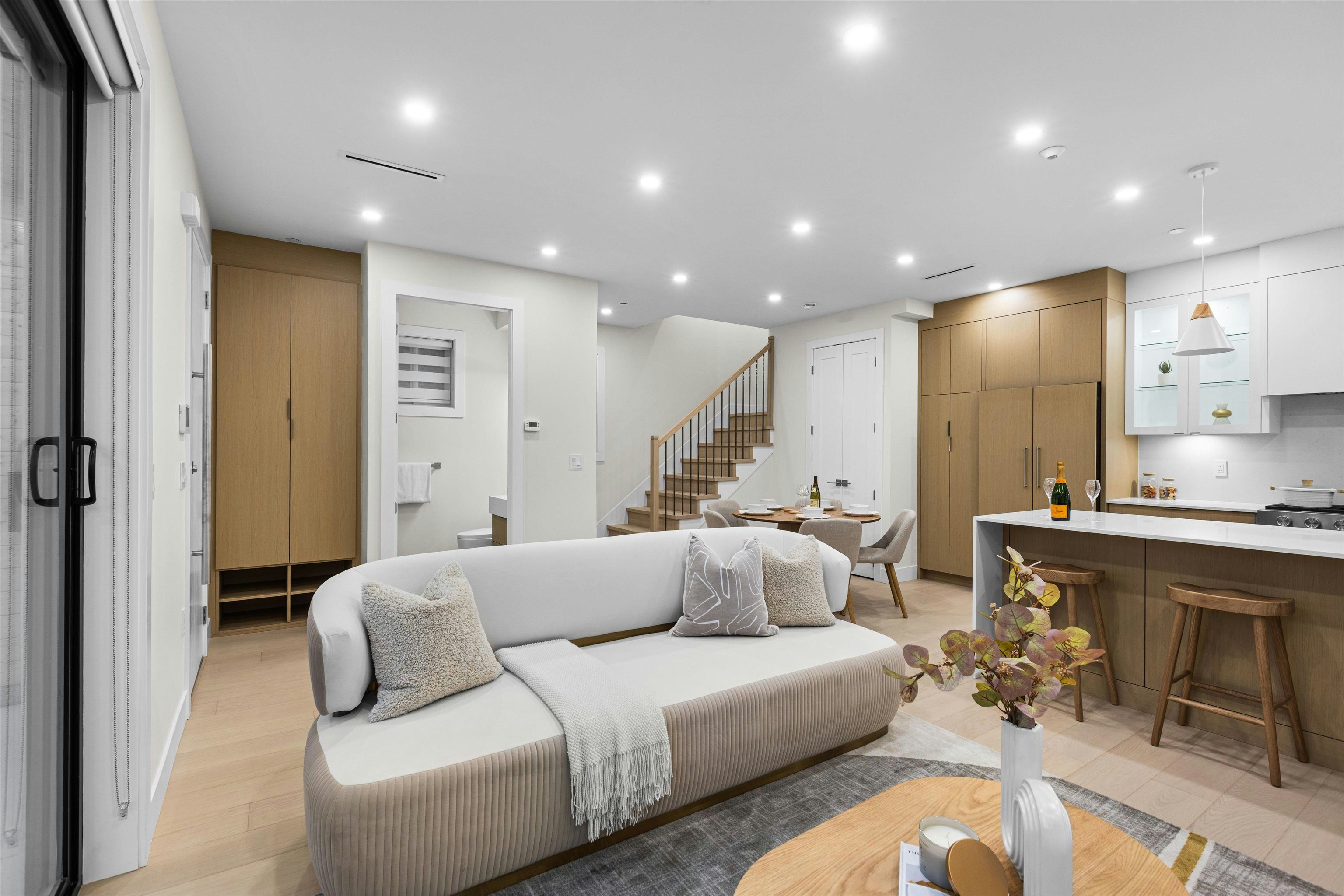1-2211 Mannering Avenue - 5