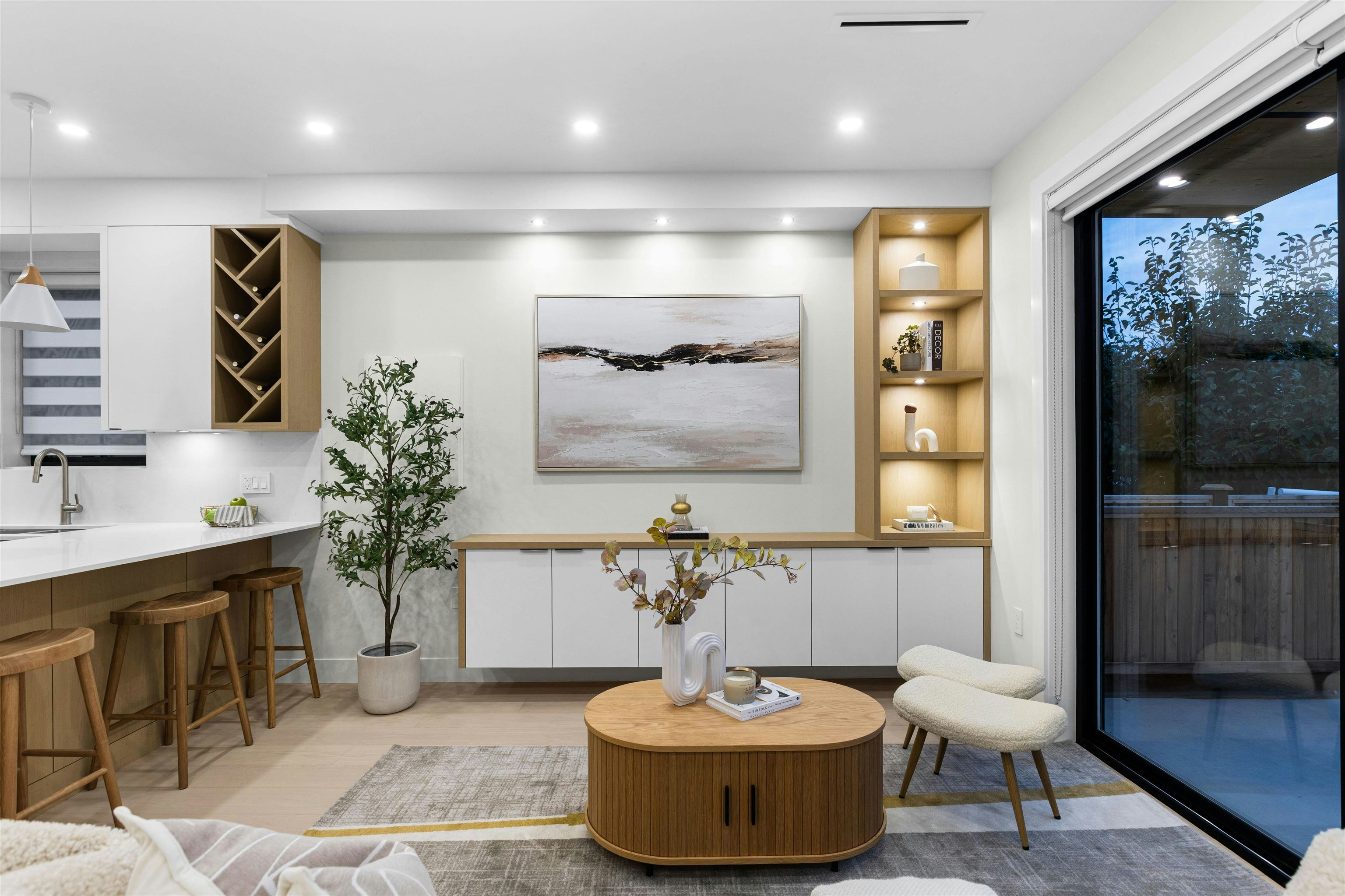 1-2211 Mannering Avenue - 4