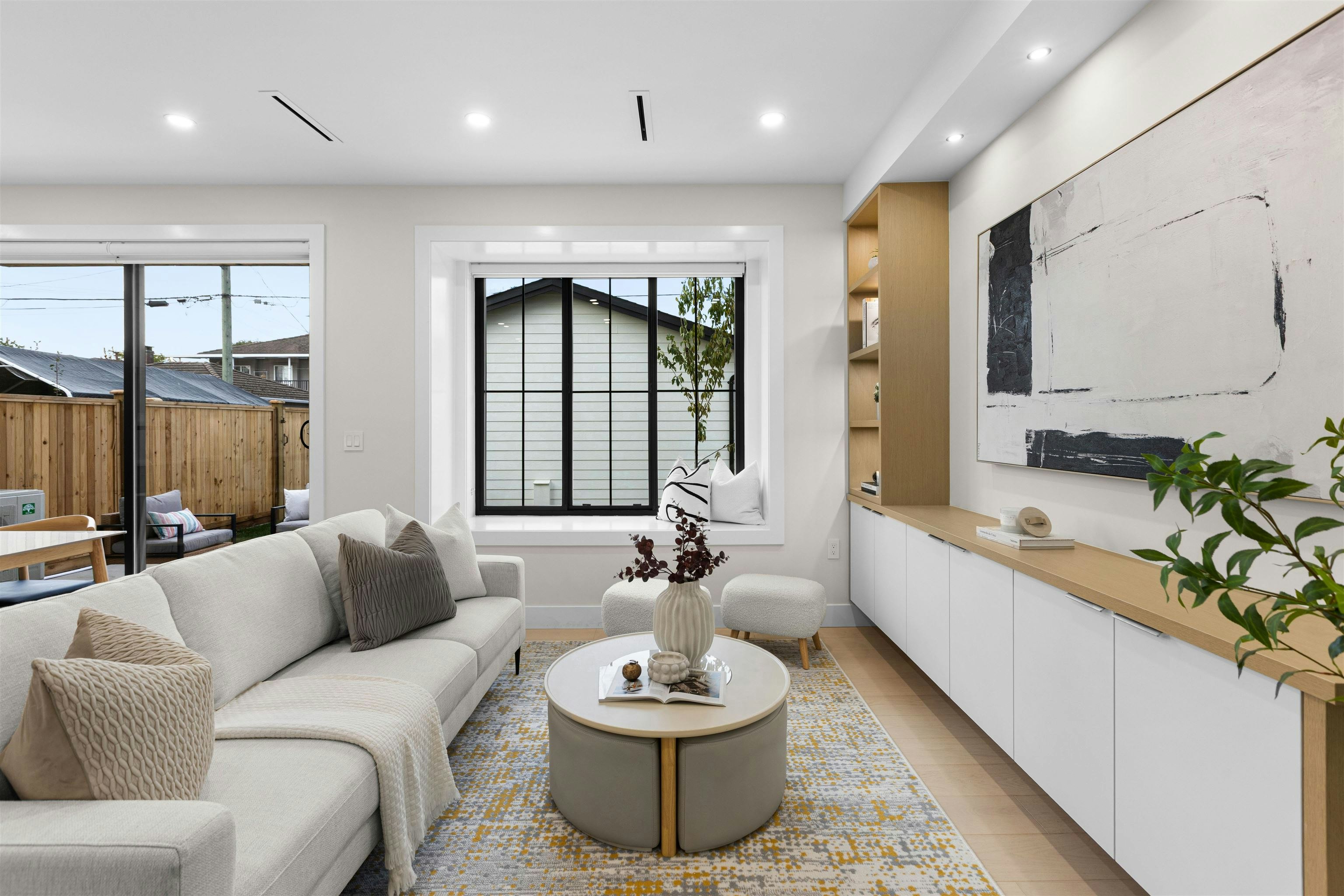 2-2211 Mannering Avenue - 3