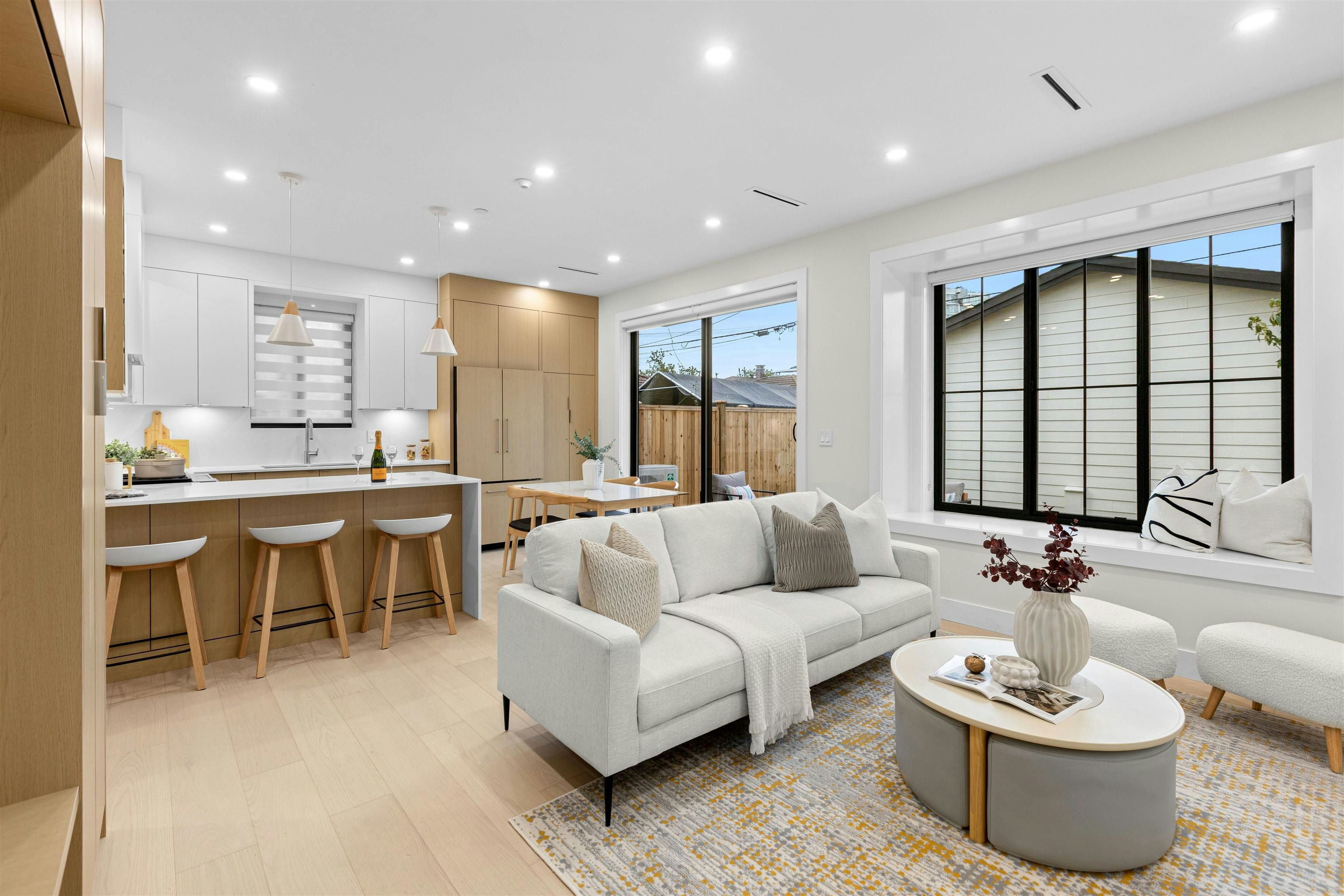 2-2211 Mannering Avenue - 2