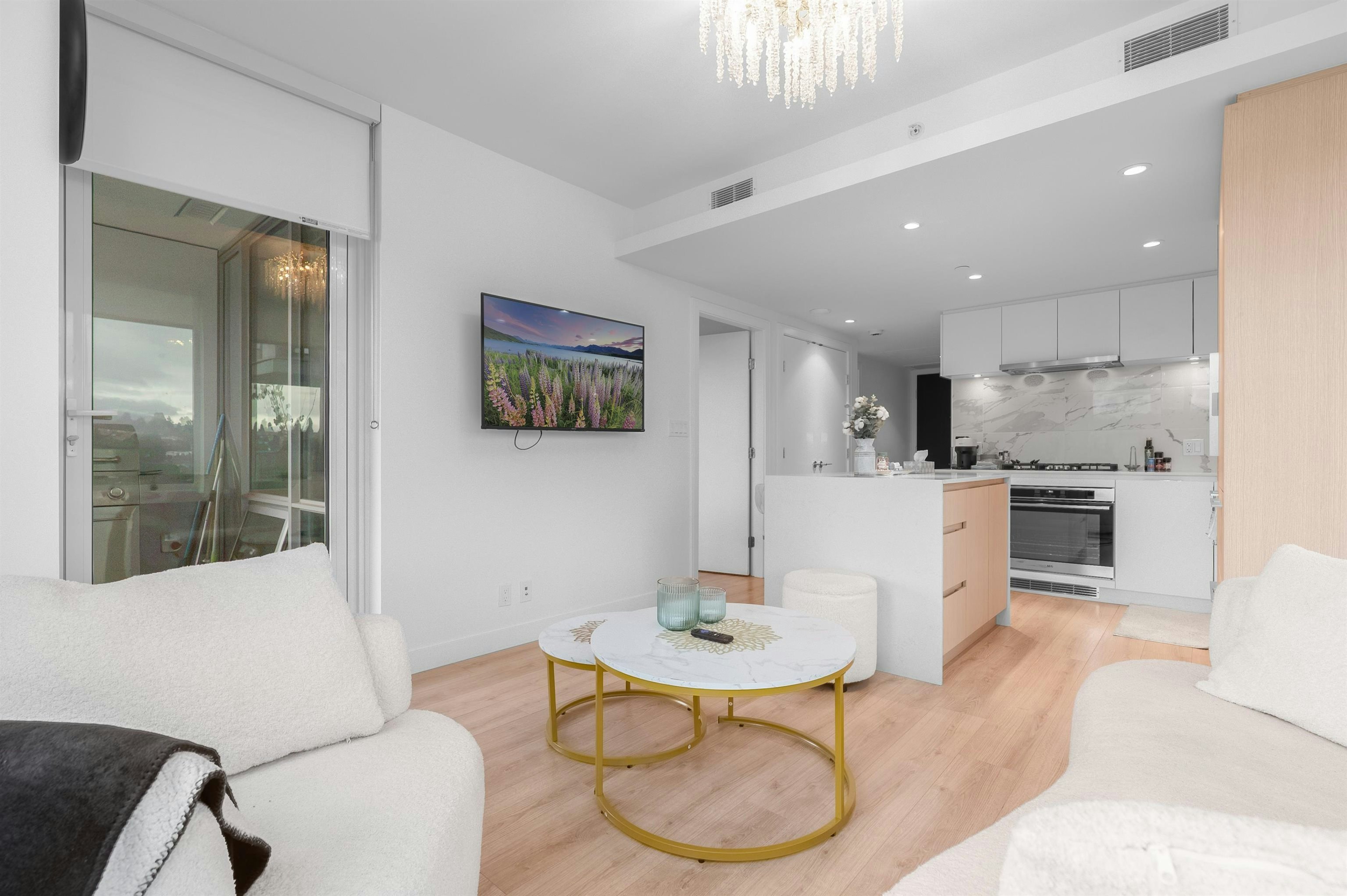 1902-1500 Fern Street, North Vancouver, BC, V7J 0E6