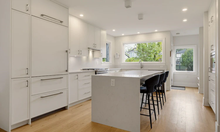 462 W 22nd Avenue