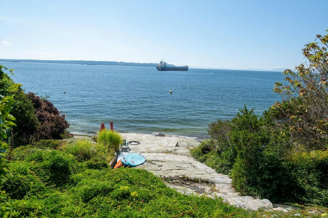 4052 Marine Drive, West Vancouver, BC, V7V 1N6
