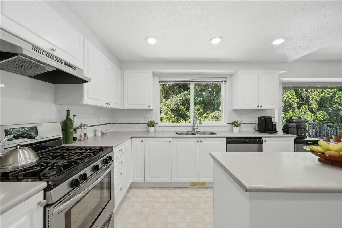 1594 Plateau Crescent, Coquitlam, BC, V3E 3B3 - 7