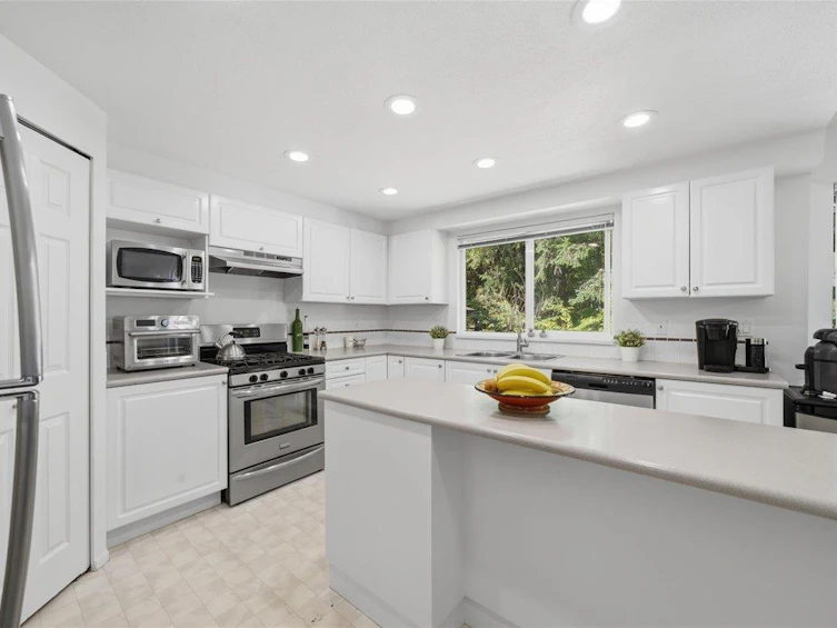1594 Plateau Crescent, Coquitlam, BC, V3E 3B3 - 8