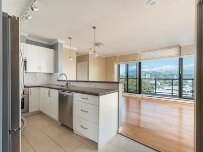 704-15 E Royal Avenue - 3