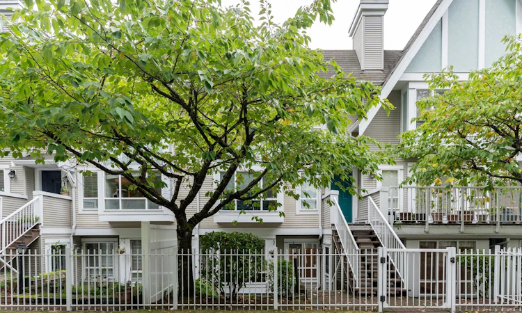 22-6588 Southoaks Crescent