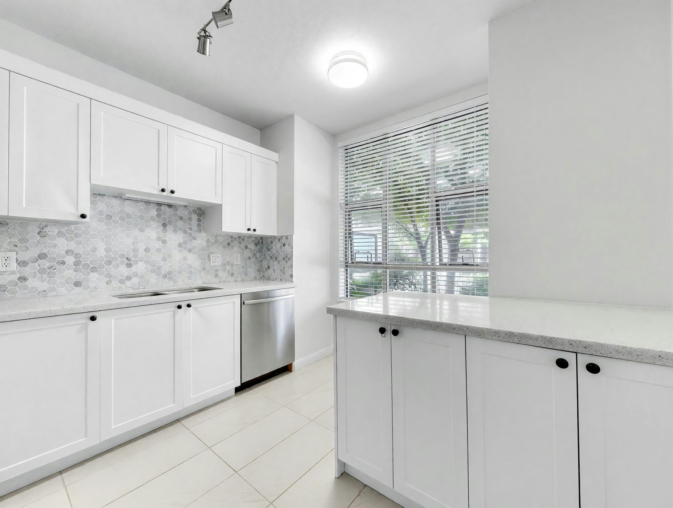 8268 Saba Road, Richmond, BC, V6Y 4C6 - 3