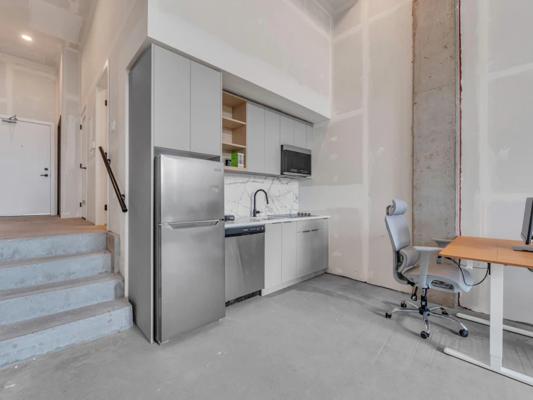 103/203-422 E 3rd Street, North Vancouver, BC, V7L 0K1 - 18