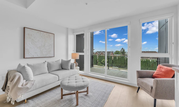 103/203-422 E 3rd Street