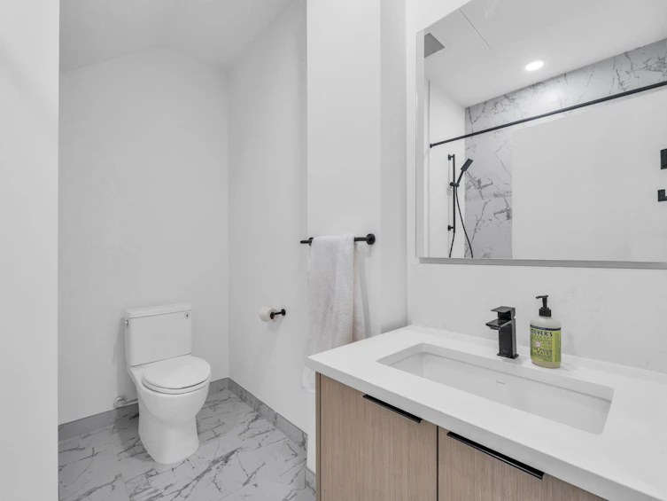 103/203-422 E 3rd Street, North Vancouver, BC, V7L 0K1 - 14