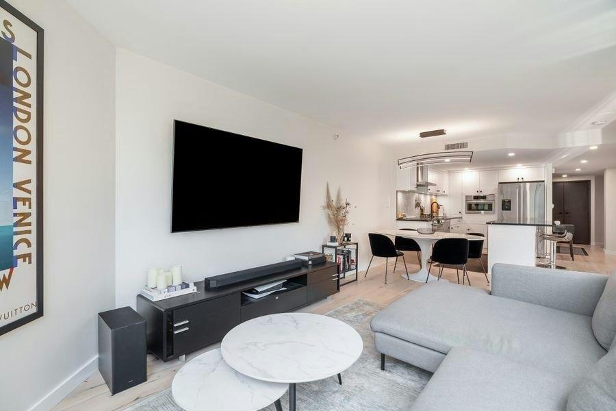 710-1050 Burrard Street, Vancouver, BC, V6Z 2S3 - 11