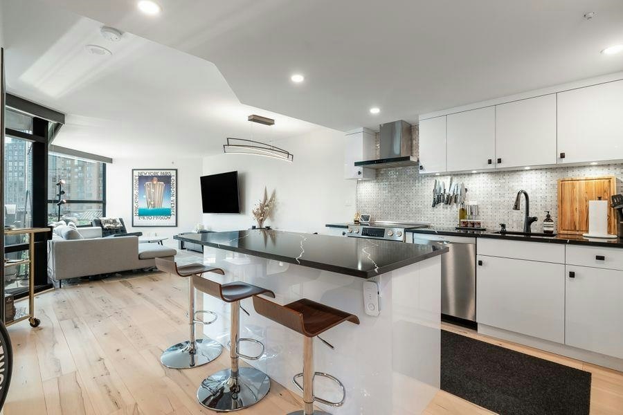 710-1050 Burrard Street - 3