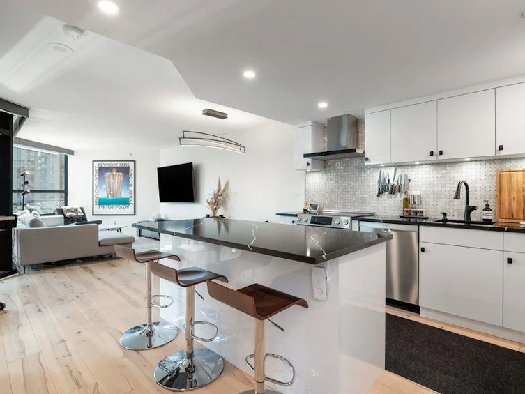 710-1050 Burrard Street, Vancouver, BC, V6Z 2S3 - 3