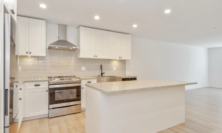 A108-20487 65 Avenue
