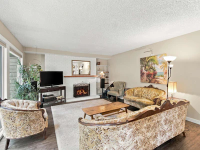 1063 Heritage Boulevard - 2