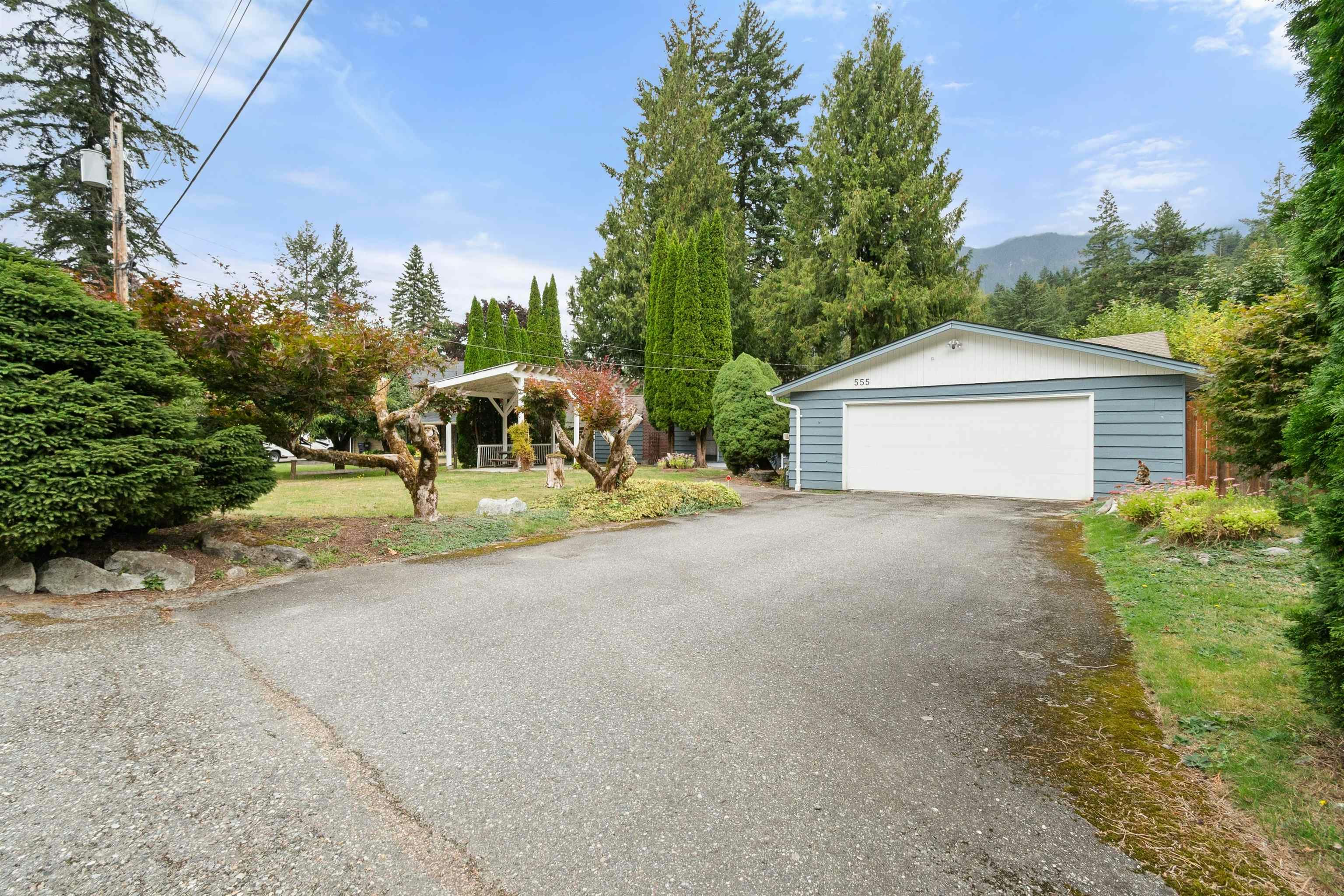 555 Glenaire Drive - 2