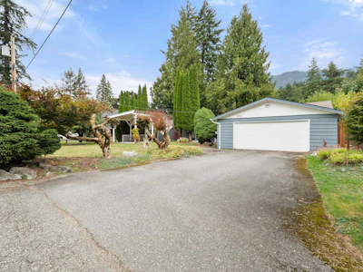 555 Glenaire Drive - 2