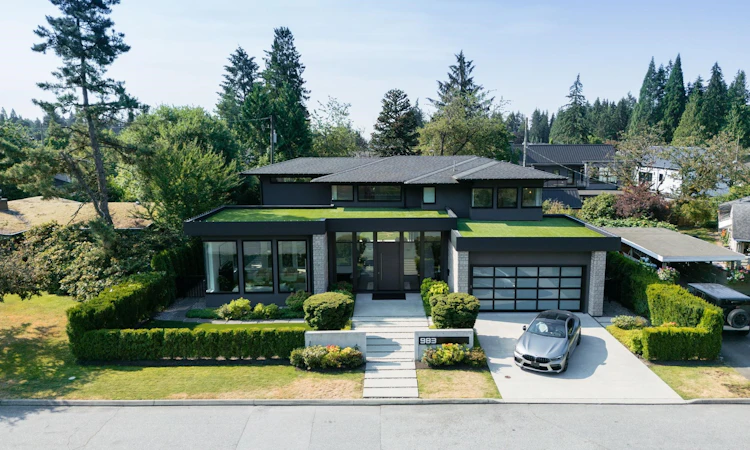 983 Tudor Avenue