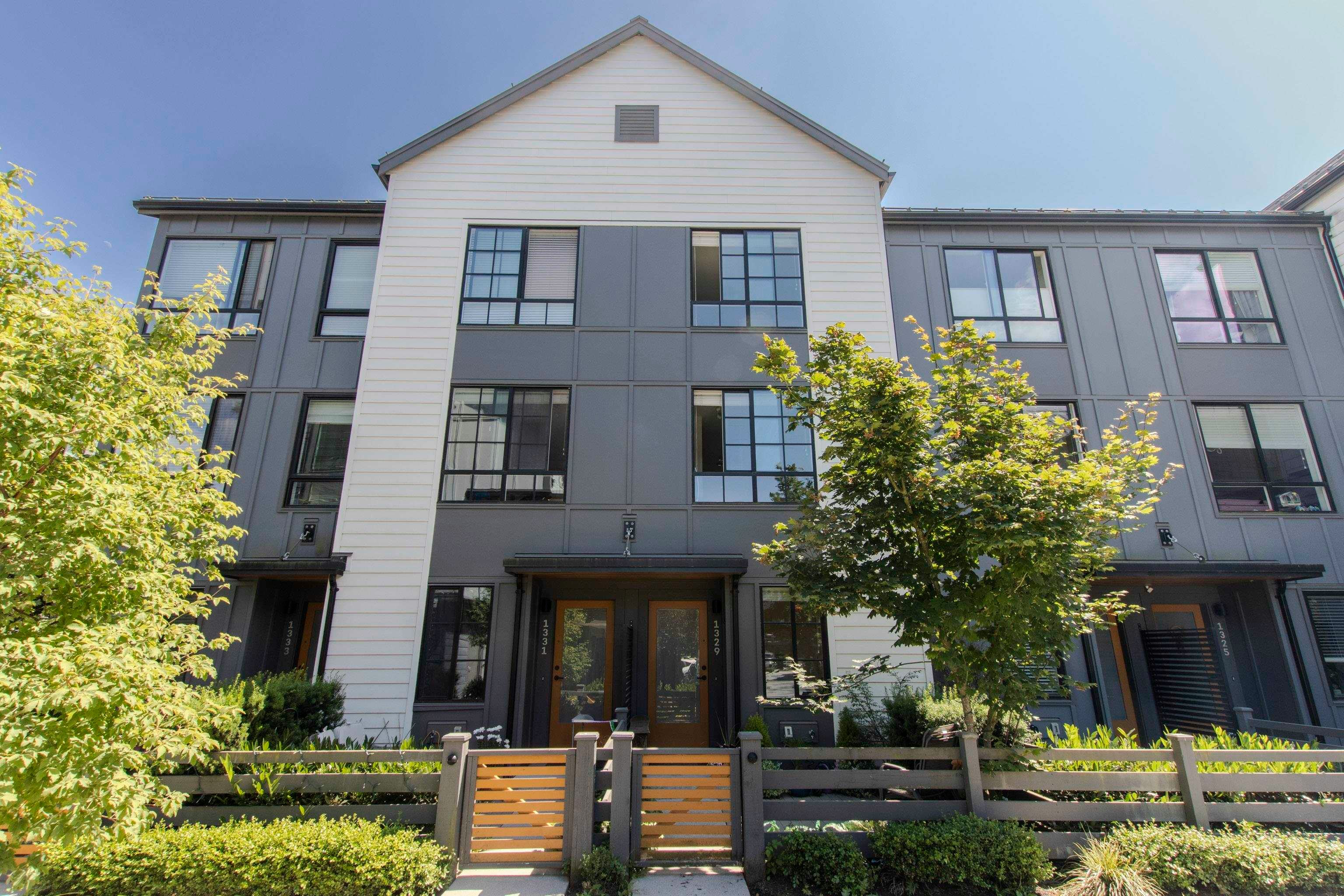1329 Halyard Place, Squamish, BC, V8B 2A1