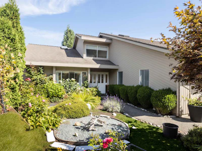 880 164a Street - 2