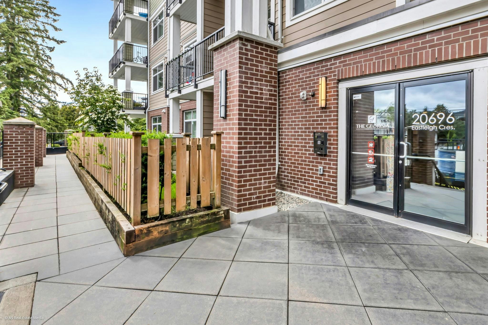317-20696 Eastleigh Crescent - 2