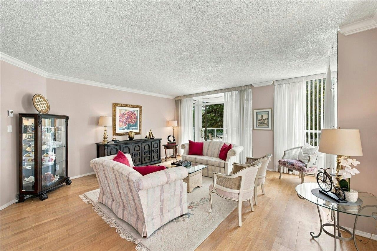 402-995 Roche Point Drive - 5
