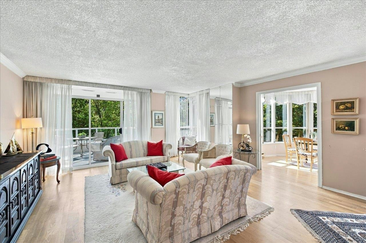 402-995 Roche Point Drive - 3