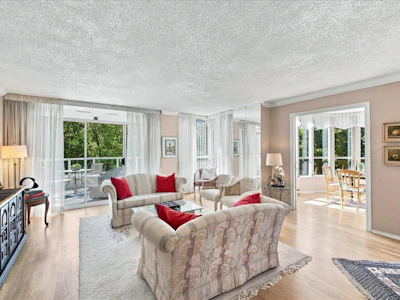 402-995 Roche Point Drive - 3