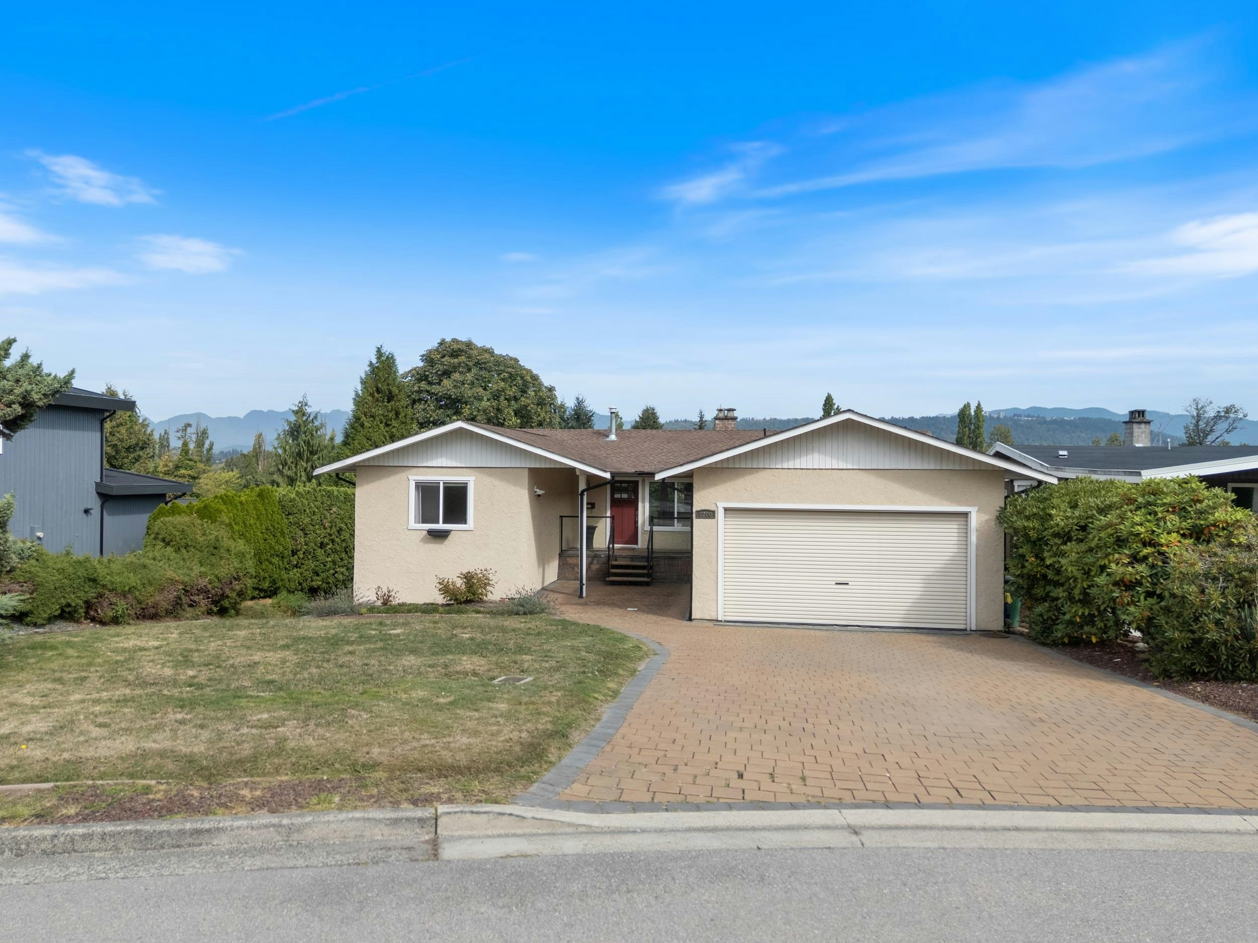 8200 Burnfield Crescent - 2