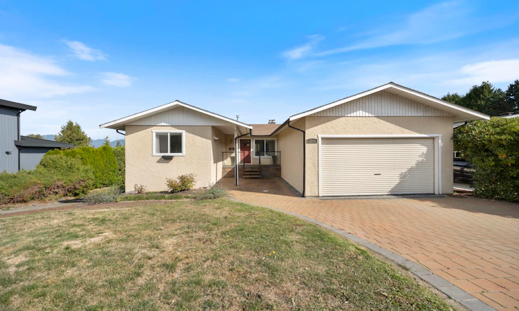 8200 Burnfield Crescent