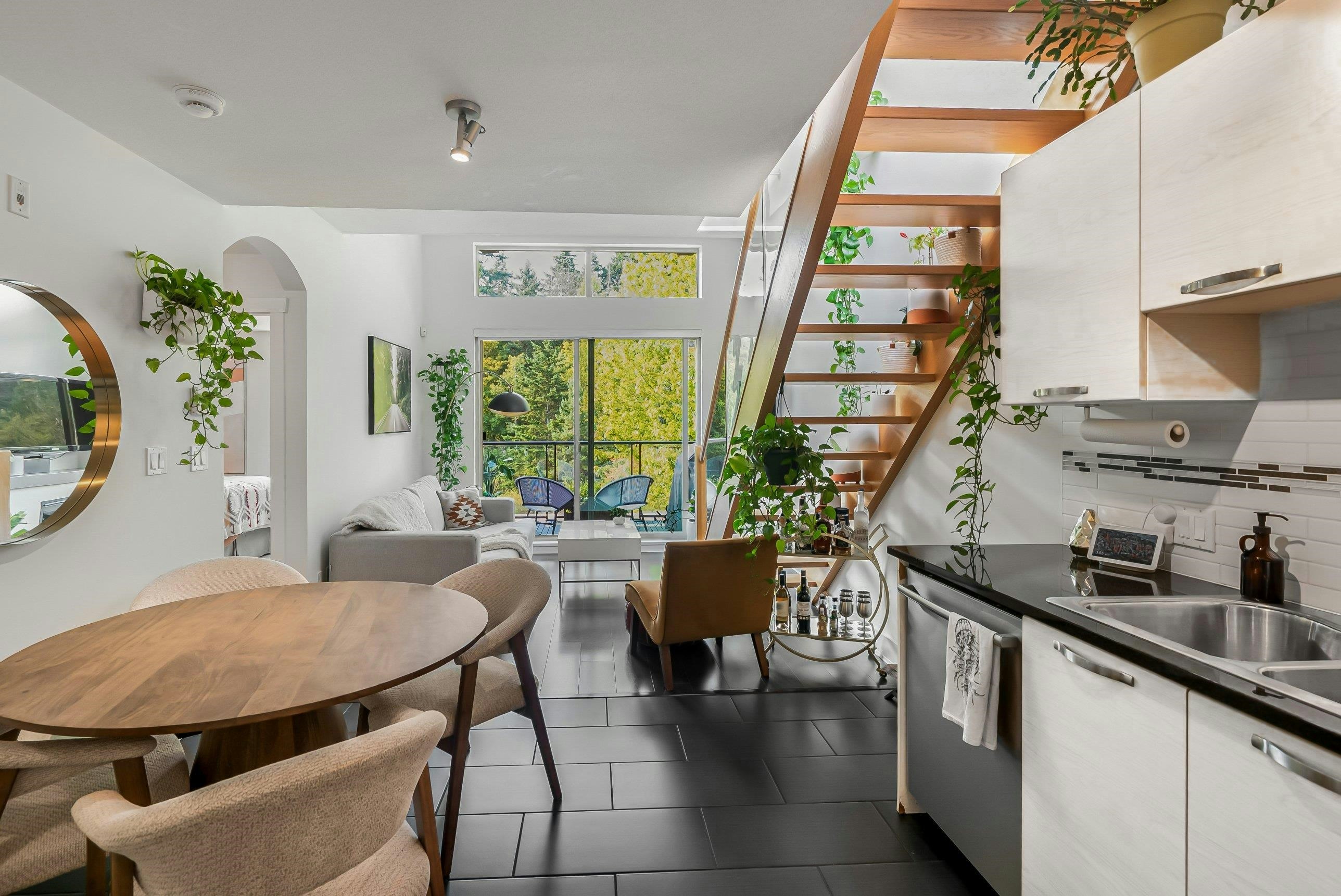 401-7418 Byrnepark Walk, Burnaby, BC, V3N 0B3