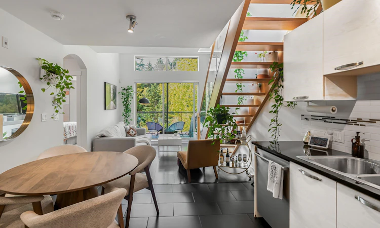 401-7418 Byrnepark Walk