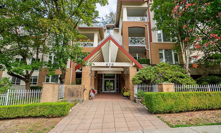 207-678 W Queens Road