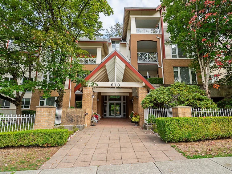 207-678 W Queens Road, North Vancouver, BC, V7N 2L3