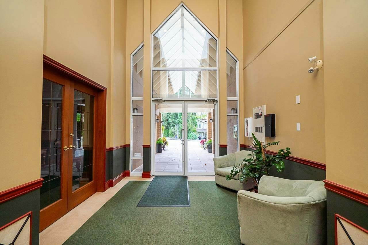 207-678 W Queens Road - 2
