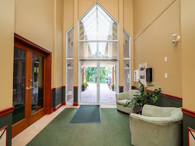 207-678 W Queens Road - 2