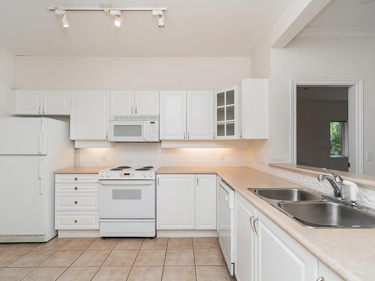 207-678 W Queens Road, North Vancouver, BC, V7N 2L3 - 10