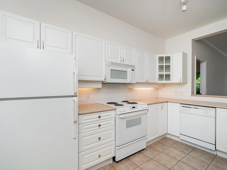 207-678 W Queens Road, North Vancouver, BC, V7N 2L3 - 11