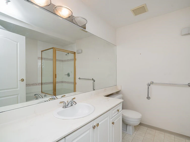 207-678 W Queens Road, North Vancouver, BC, V7N 2L3 - 15