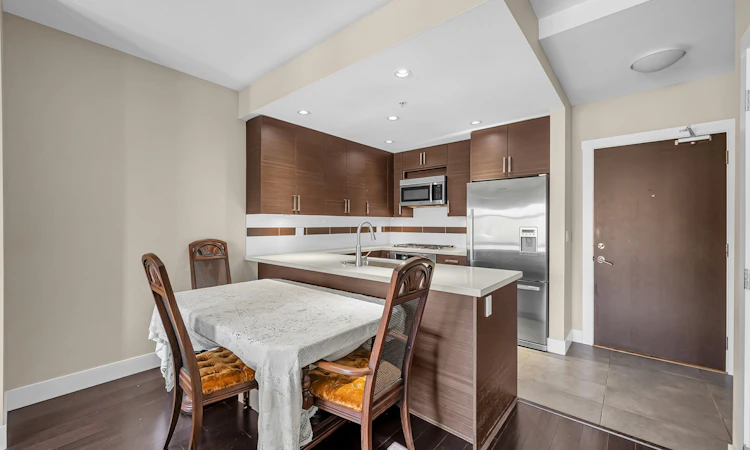 301-4710 Hastings Street