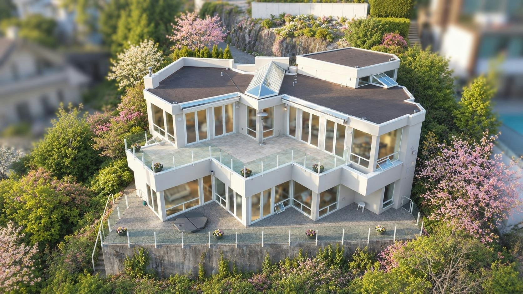 4180B Rose Crescent, West Vancouver, BC, V7V 2N8