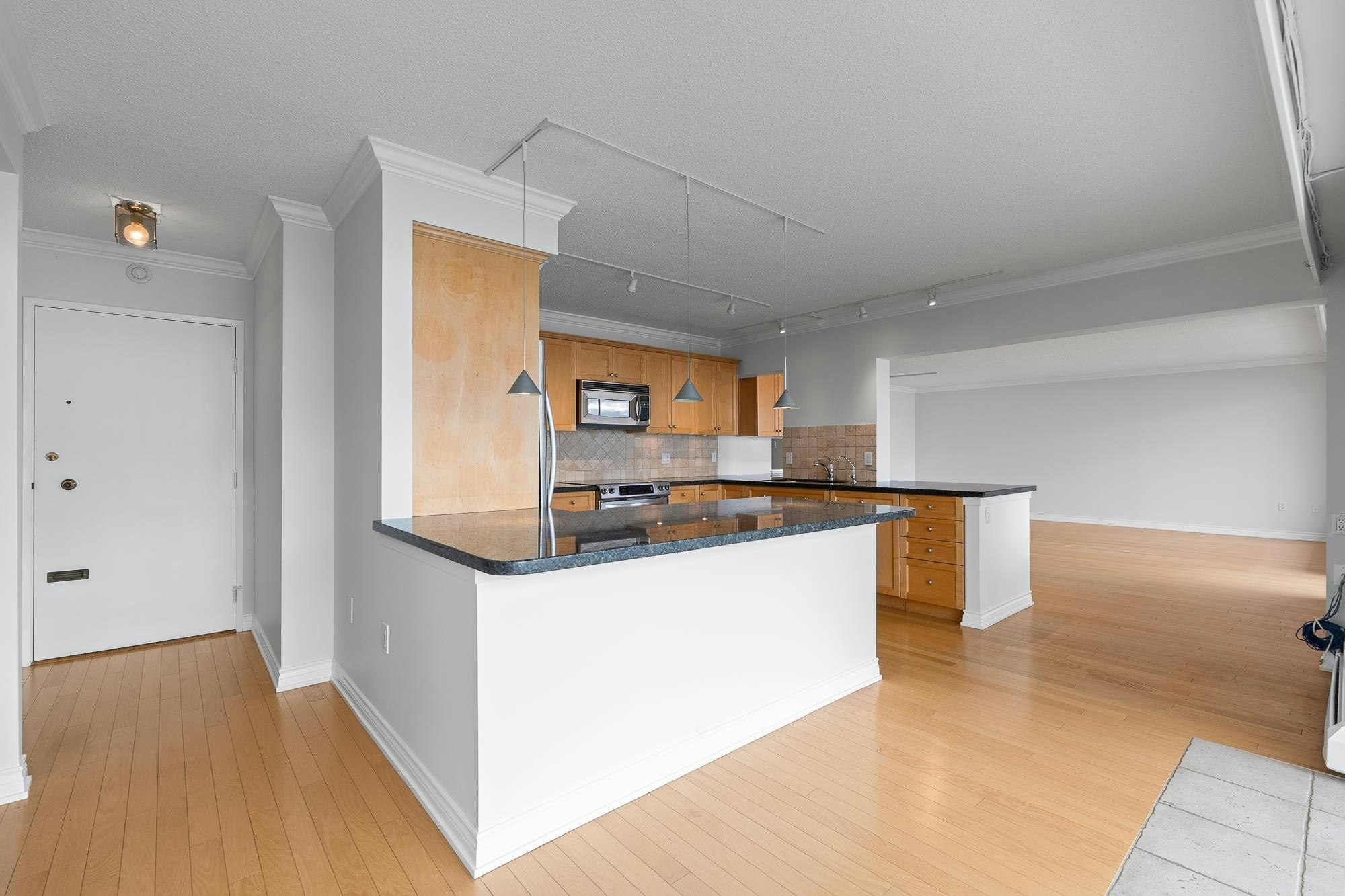 203-150 24th Street - 5
