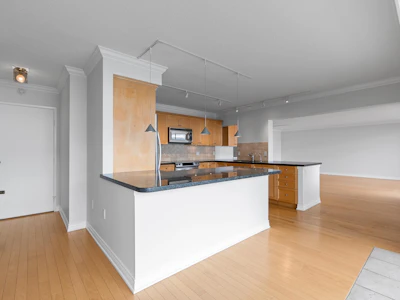 203-150 24th Street - 5